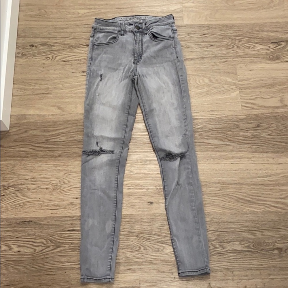 Distressed high wasted skinny jeans